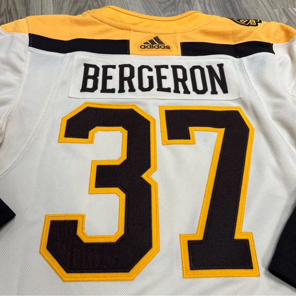 Adidas Boston Bruins Patrice Bergeron 100th Men’s 44 Hockey Jersey IM8290 $230 - Picture 9 of 9